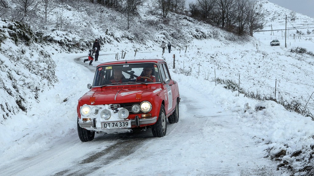 Poul Hellmers og Carl Hellmers har taget lidt af den snedrive med under RMCH 2019
(Foto: Viggo Johansen, rallypics.dk)